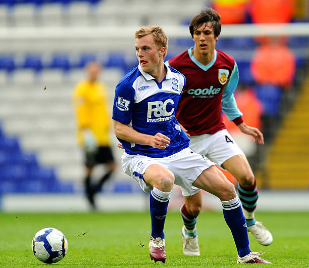 跟队记者：米兰求购埃斯图皮尼安报价为1400万欧外加浮动奖金.